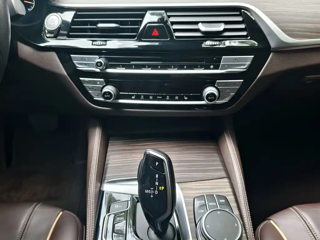 BMW 5 Series — фото 14