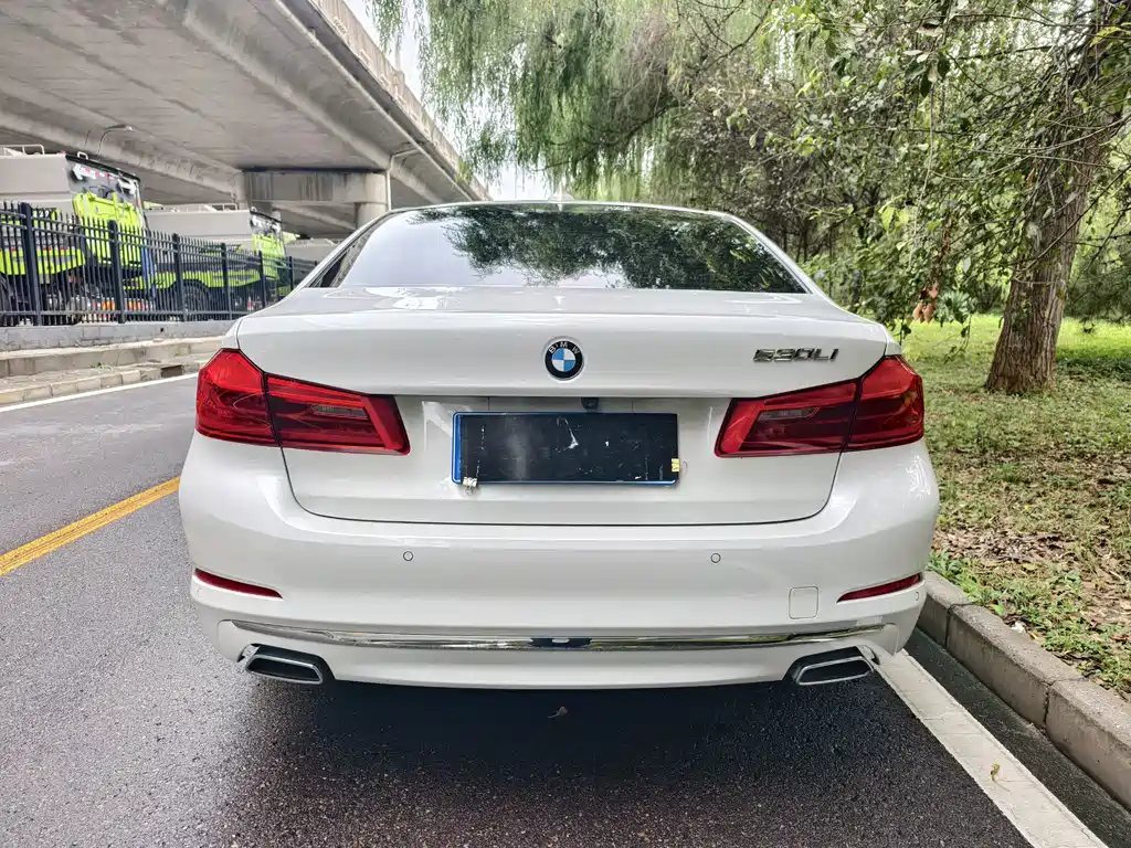 BMW 5 Series — фото 4