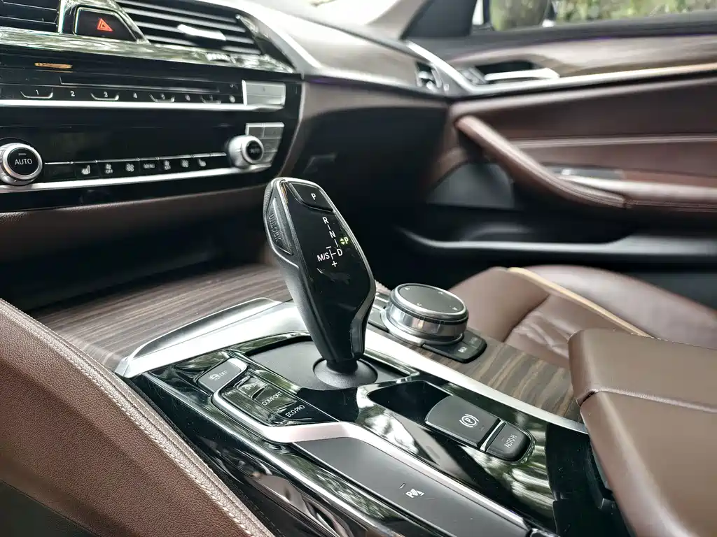 BMW 5 Series — фото 10