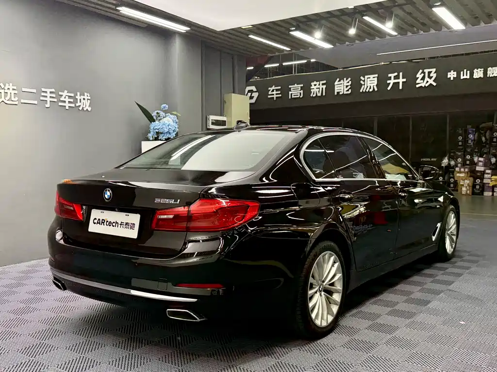 BMW 5 Series — фото 13
