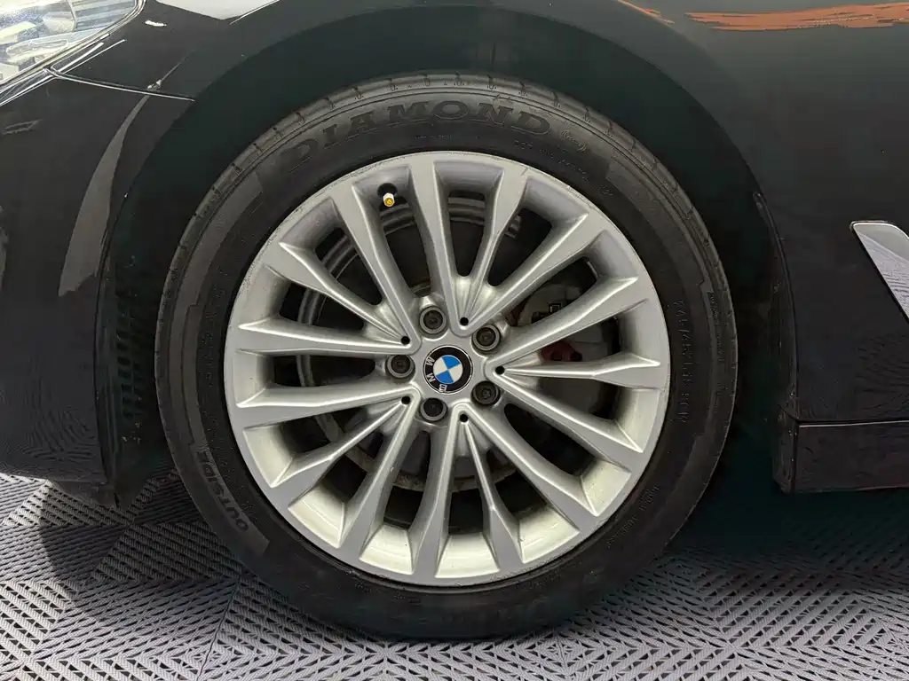 BMW 5 Series — фото 5