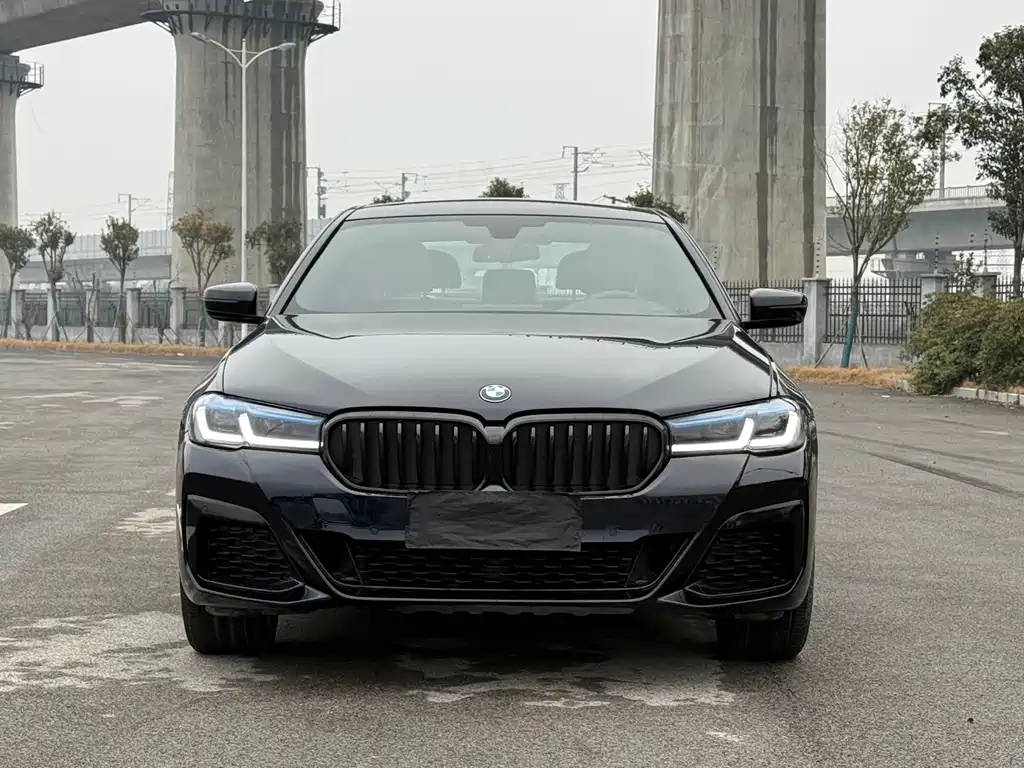 BMW 5 Series — фото 1