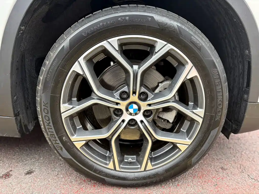 BMW X1 — фото 9