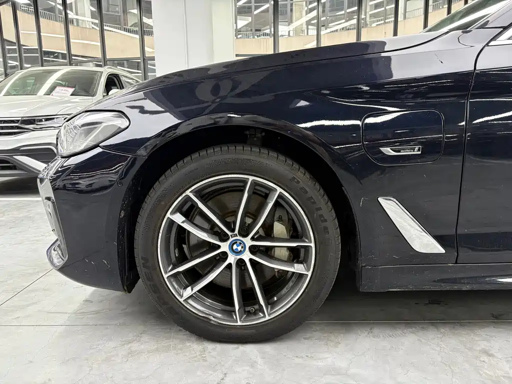 BMW 5 Series New Energy — фото 14