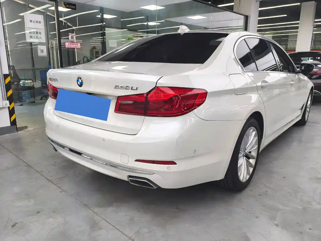 BMW 5 Series — фото 11