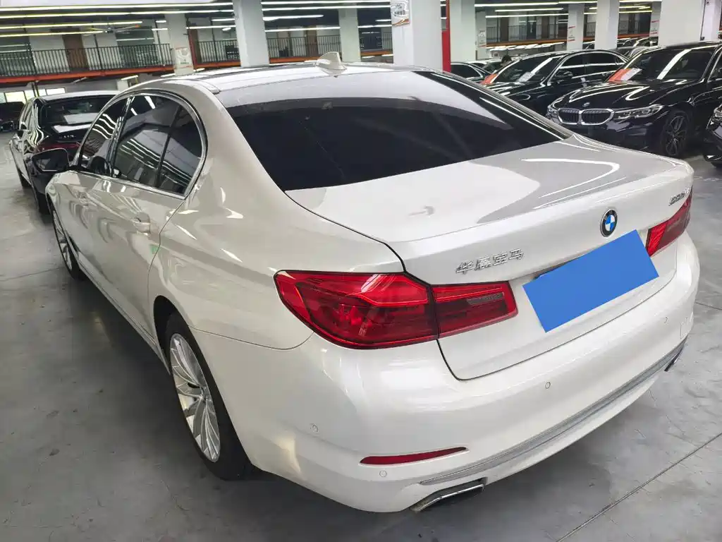 BMW 5 Series — фото 10