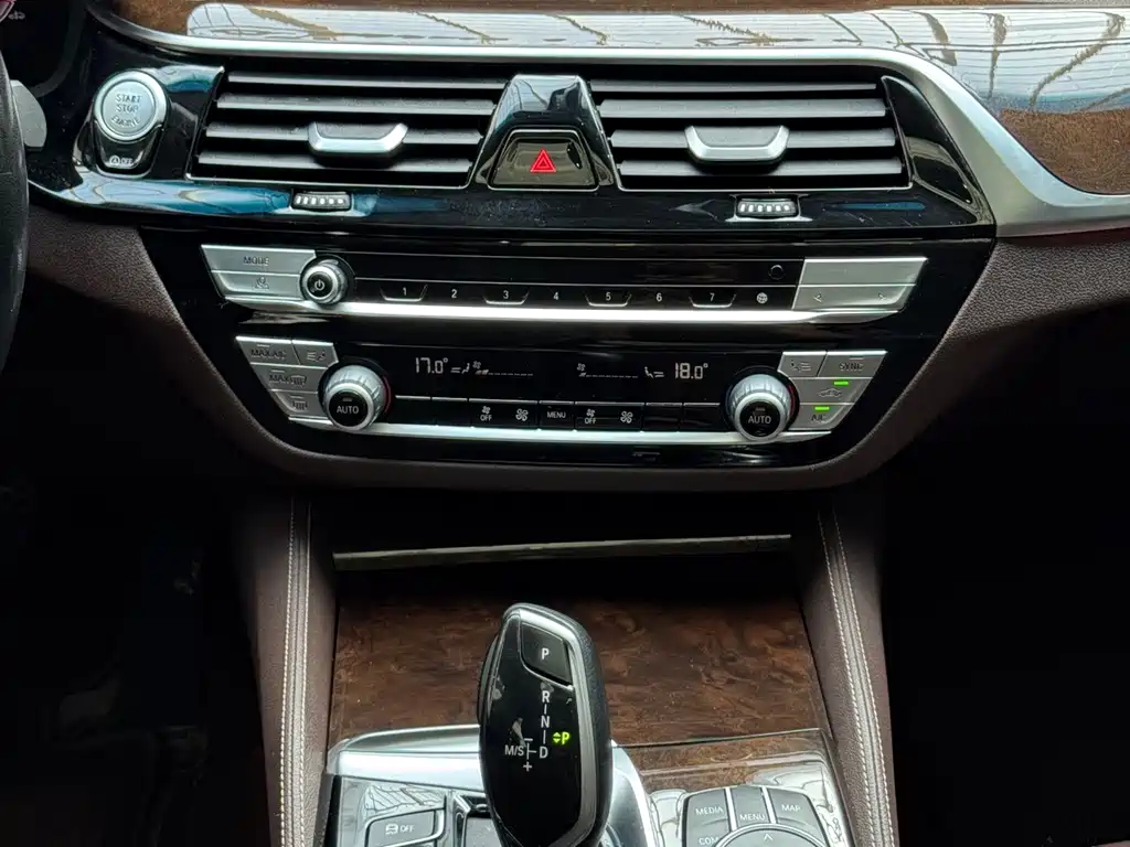 BMW 5 Series — фото 13
