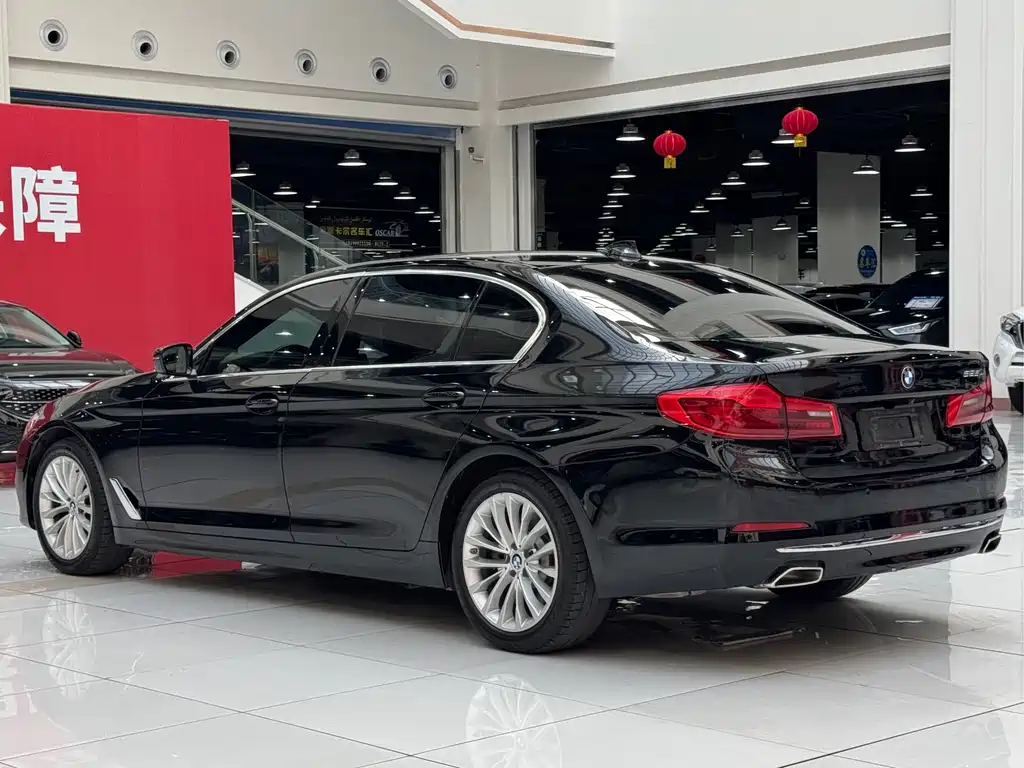 BMW 5 Series — фото 17