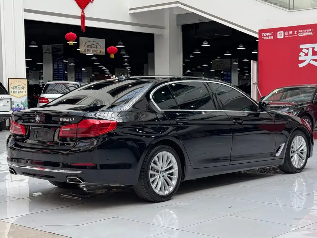 BMW 5 Series — фото 19