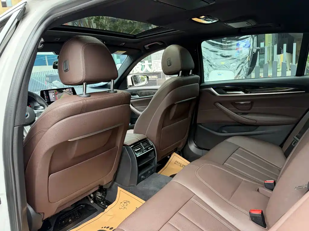 BMW 5 Series — фото 11
