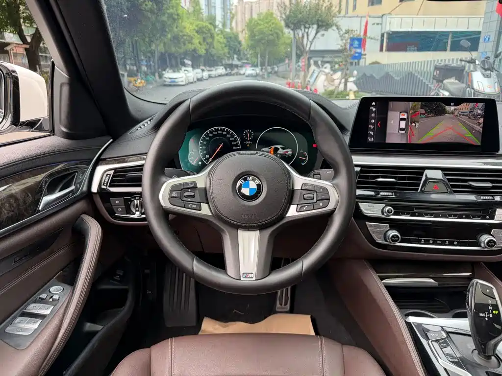 BMW 5 Series — фото 14