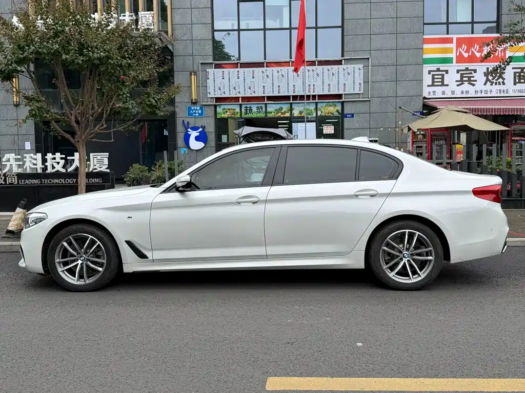 BMW 5 Series — фото 3