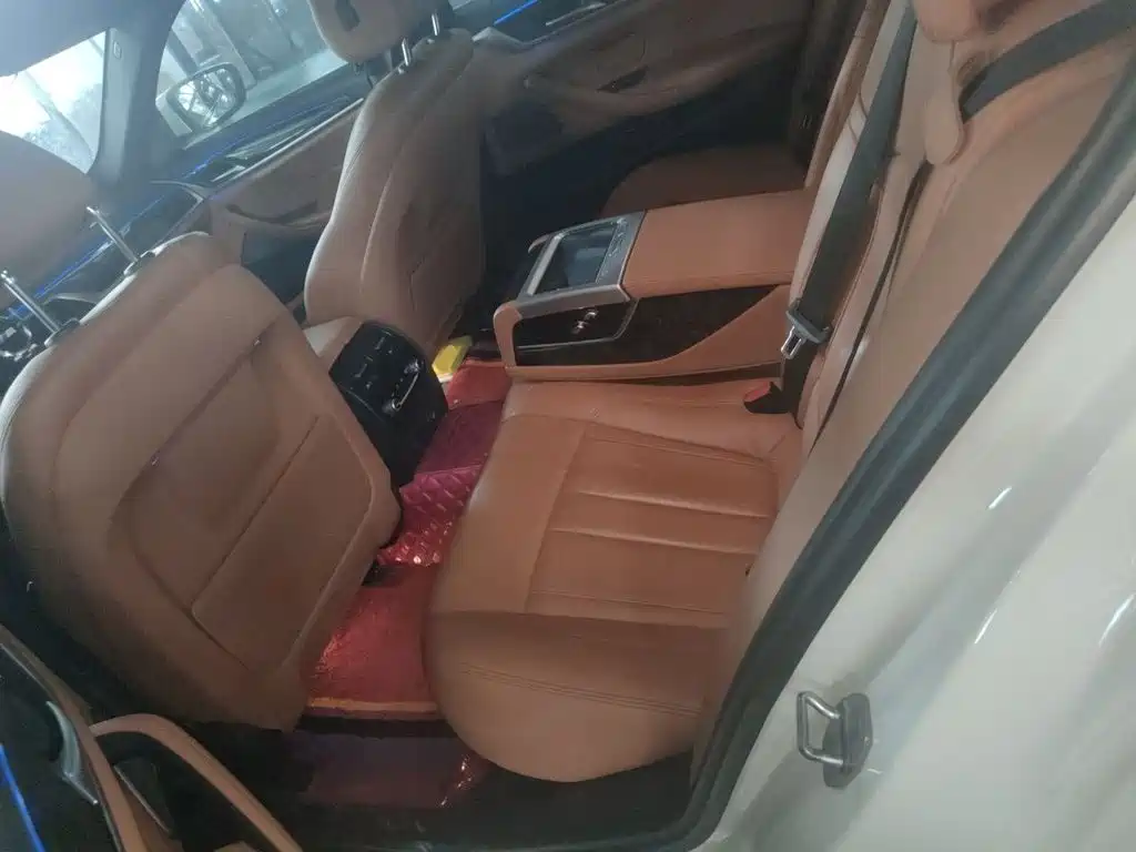 BMW 5 Series — фото 15
