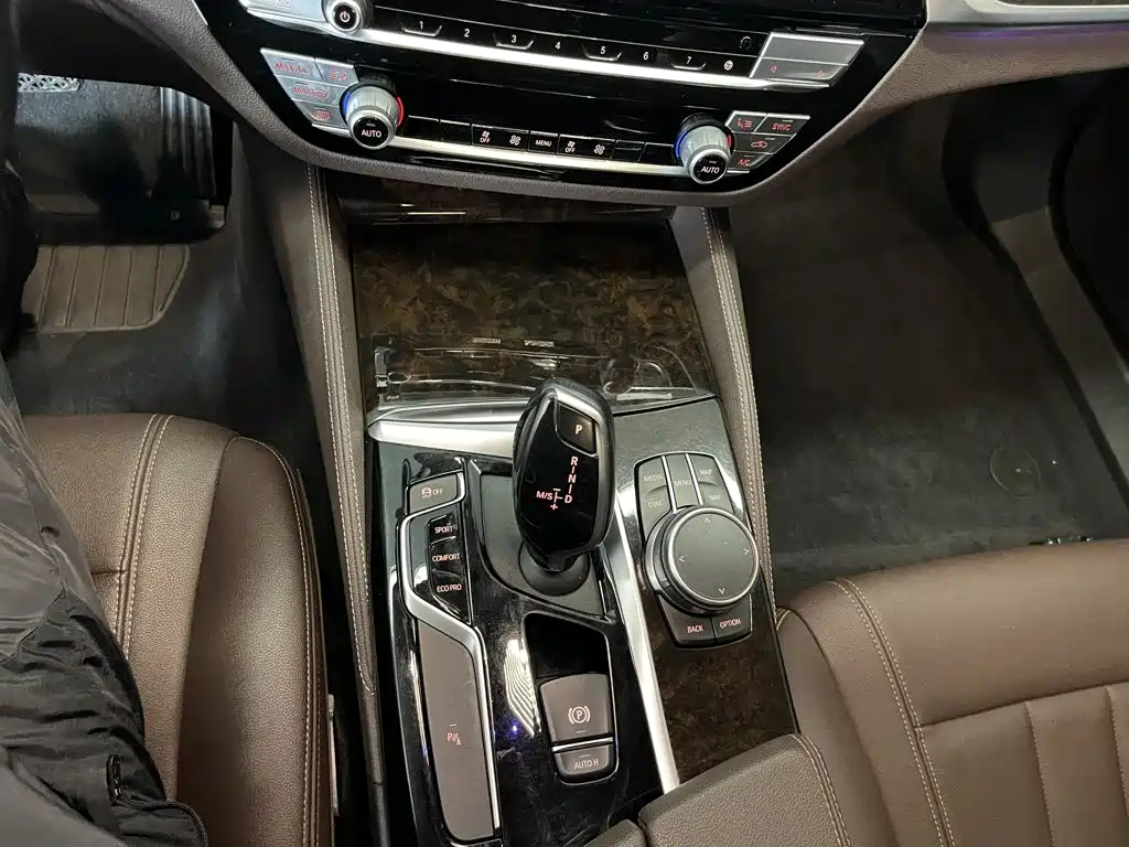 BMW 5 Series — фото 20