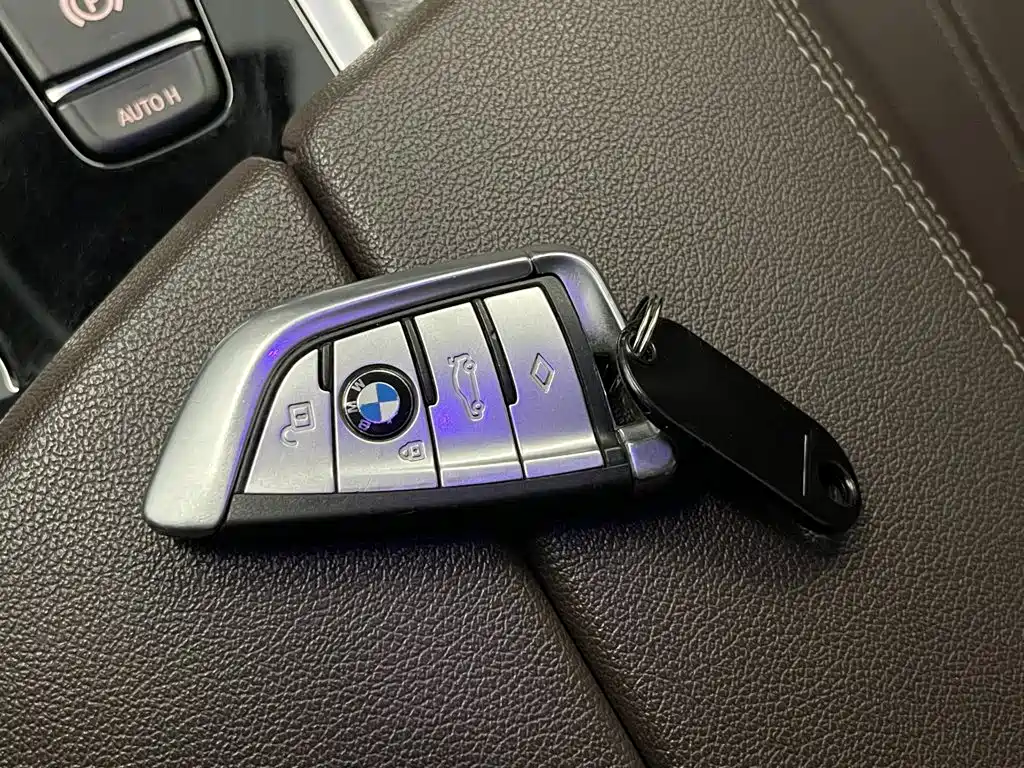 BMW 5 Series — фото 29