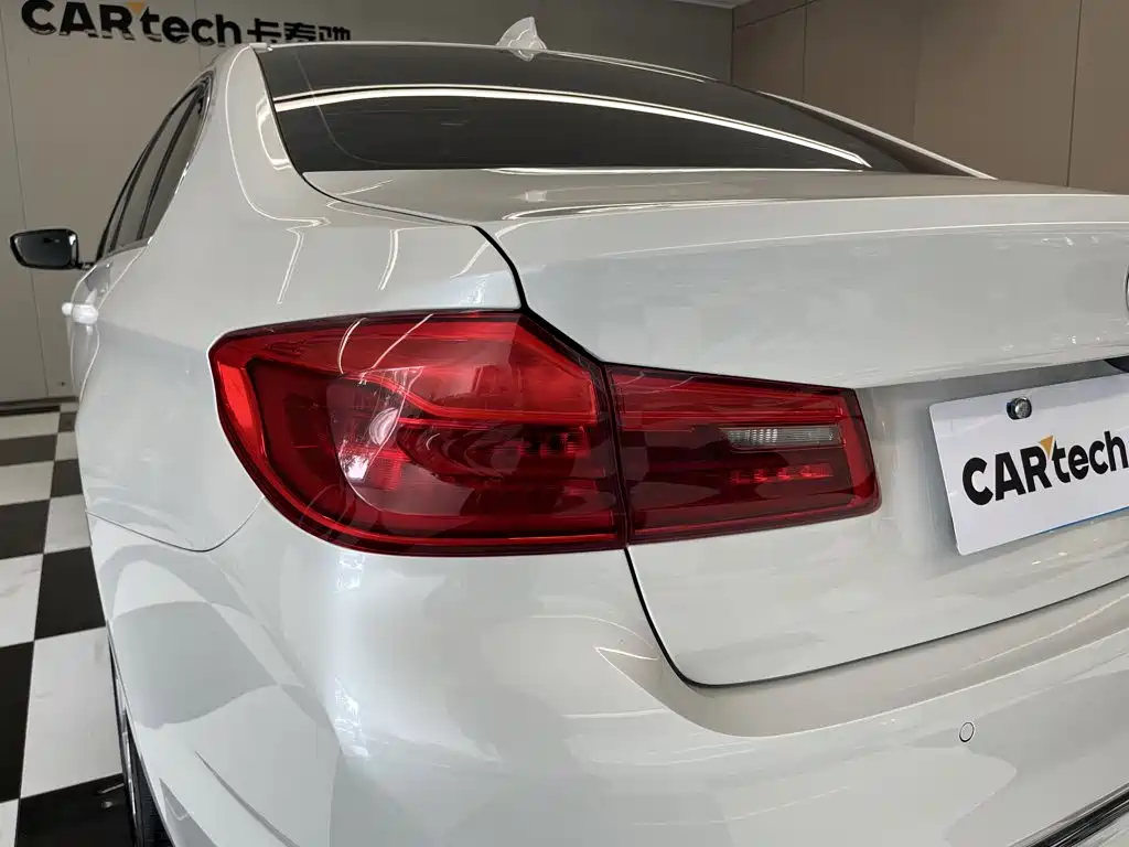 BMW 5 Series — фото 10