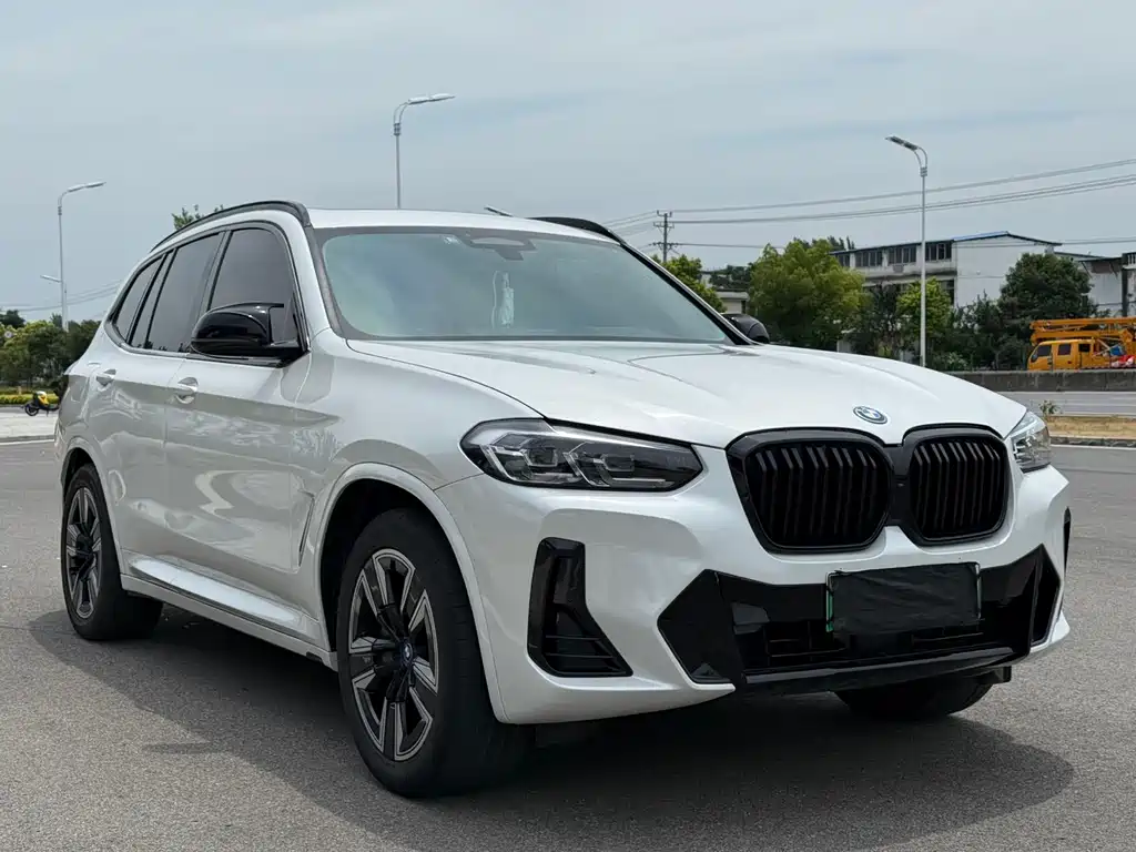 BMW iX3 — фото 3