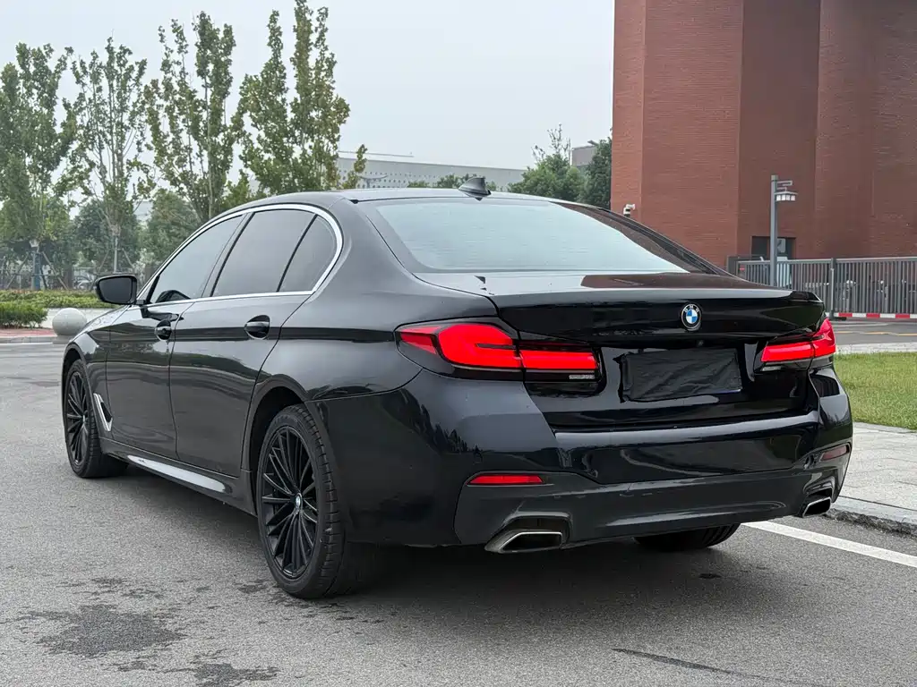 BMW 5 Series — фото 5