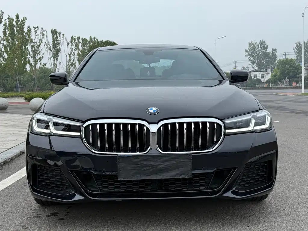 BMW 5 Series — фото 1