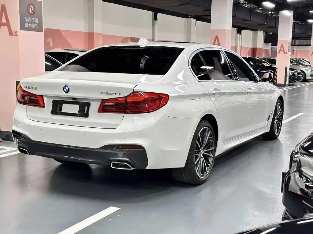 BMW 5 Series — фото 9