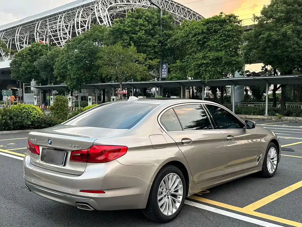BMW 5 Series — фото 4