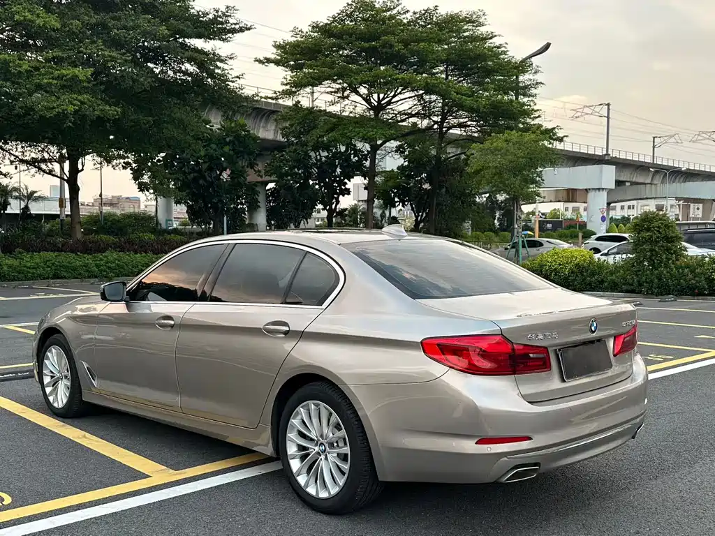 BMW 5 Series — фото 6