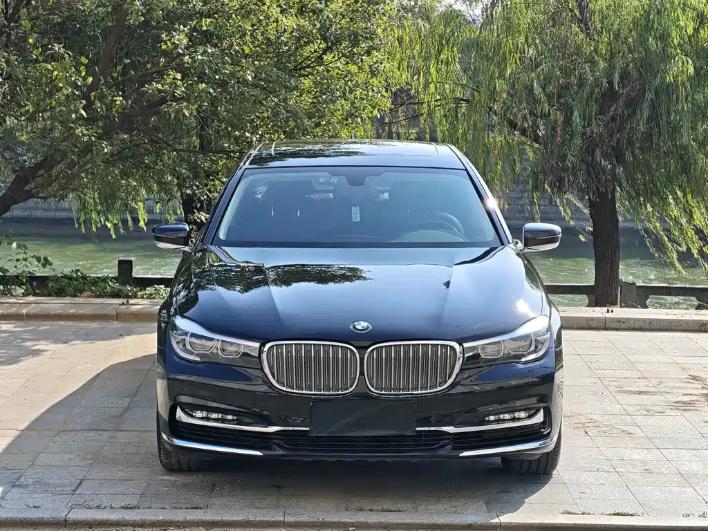 BMW 7 Series — фото 2