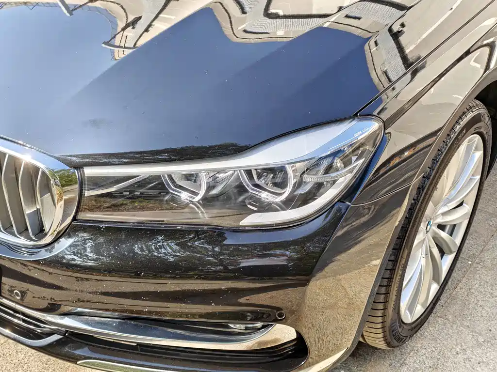 BMW 7 Series — фото 16