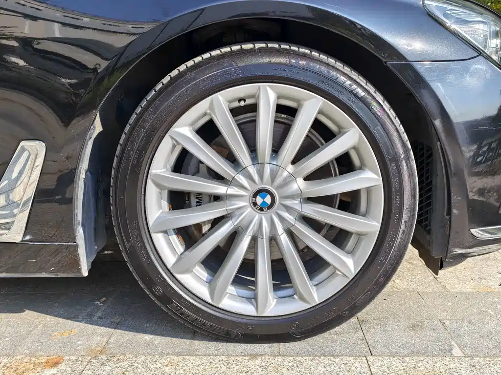 BMW 7 Series — фото 17