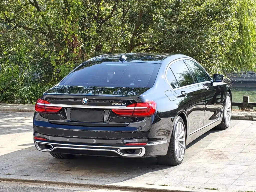 BMW 7 Series — фото 19