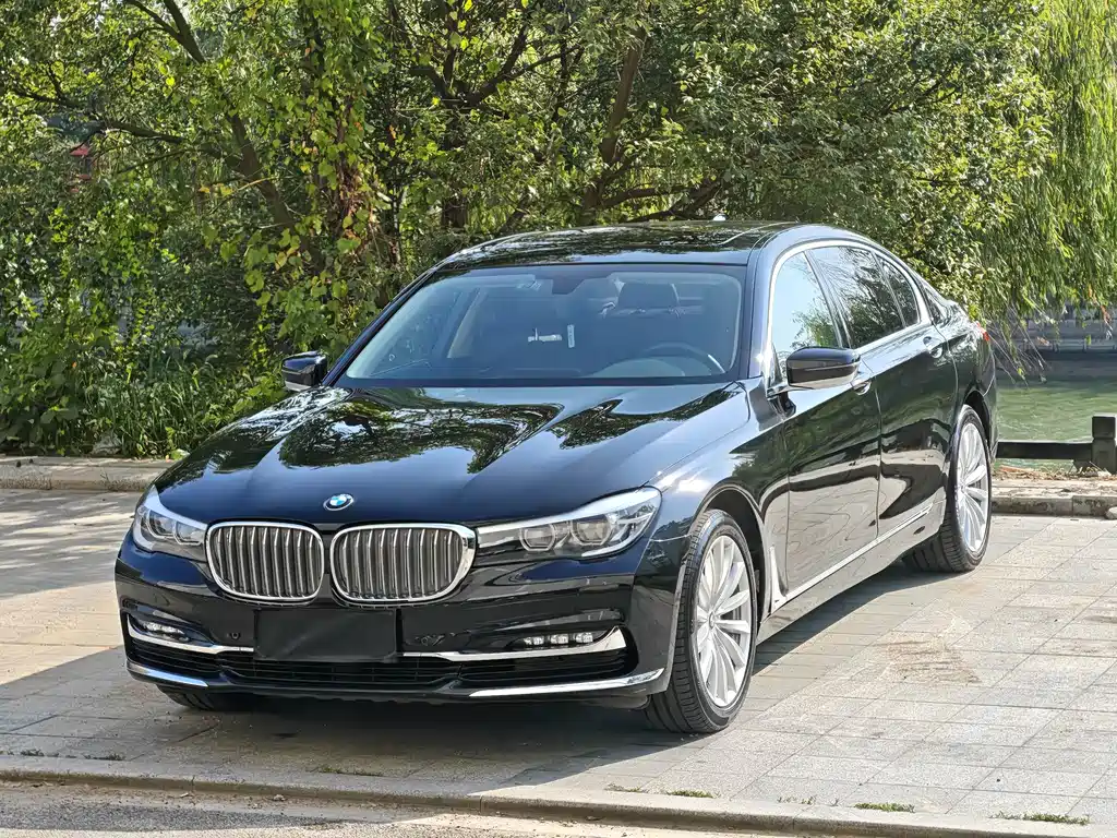 BMW 7 Series — фото 1