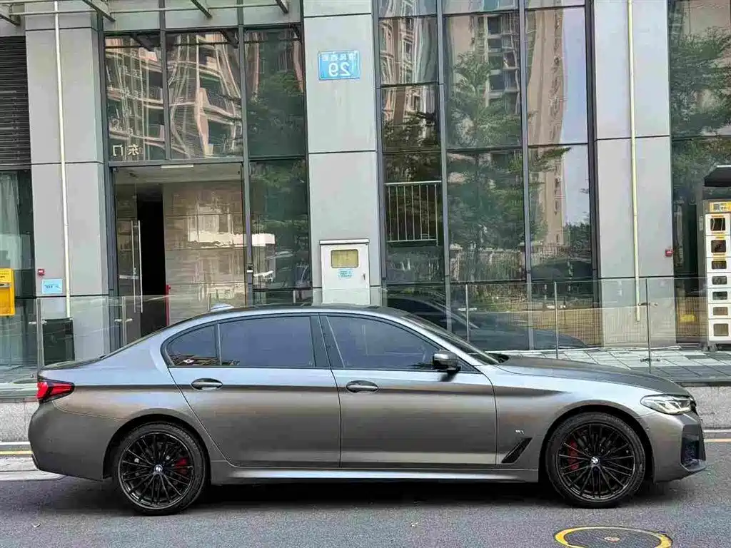 BMW 5 Series — фото 4
