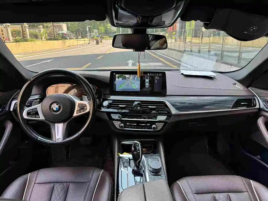 BMW 5 Series — фото 7