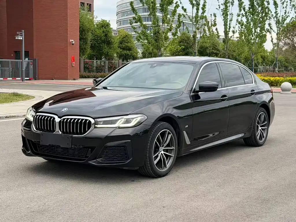 BMW 5 Series — фото 1