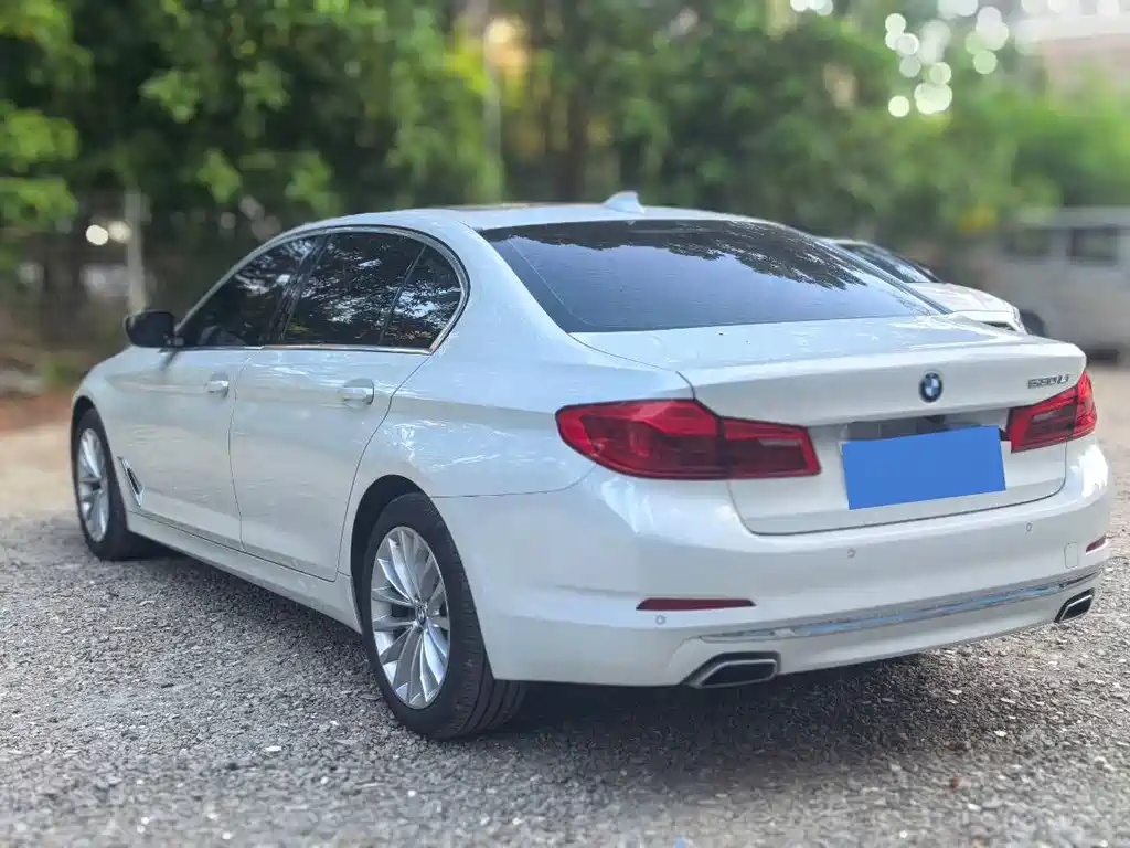 BMW 5 Series — фото 4