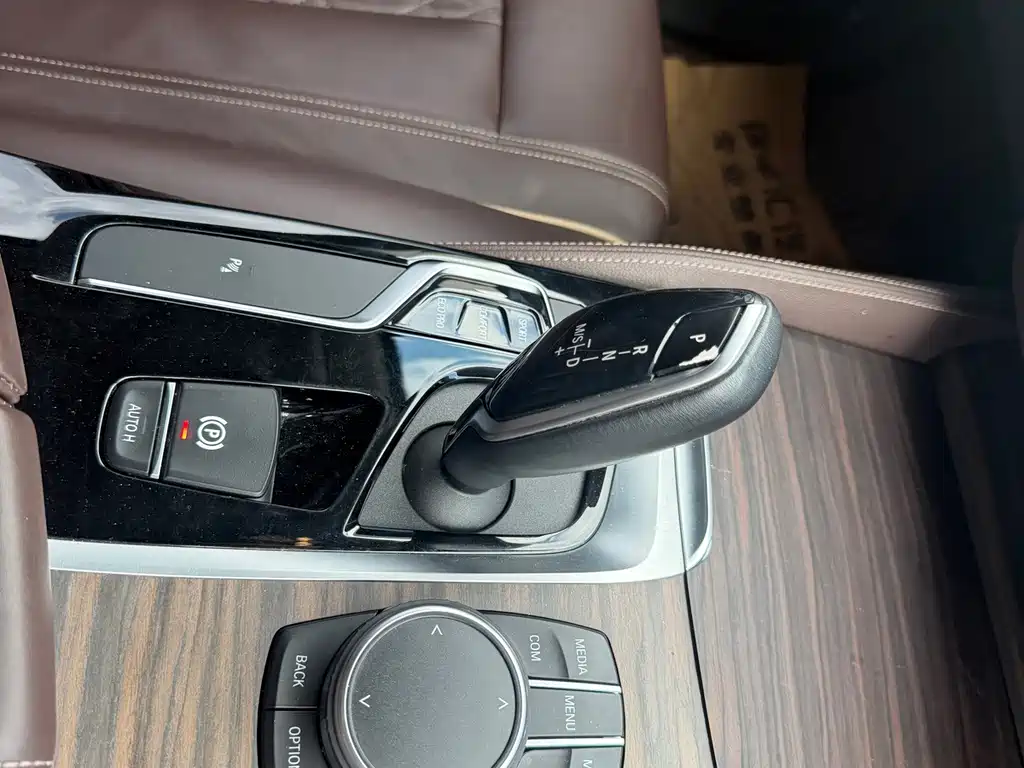 BMW 5 Series — фото 13