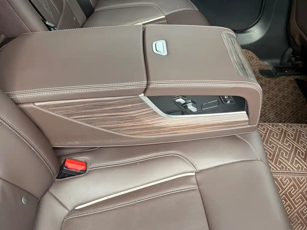 BMW 5 Series — фото 15