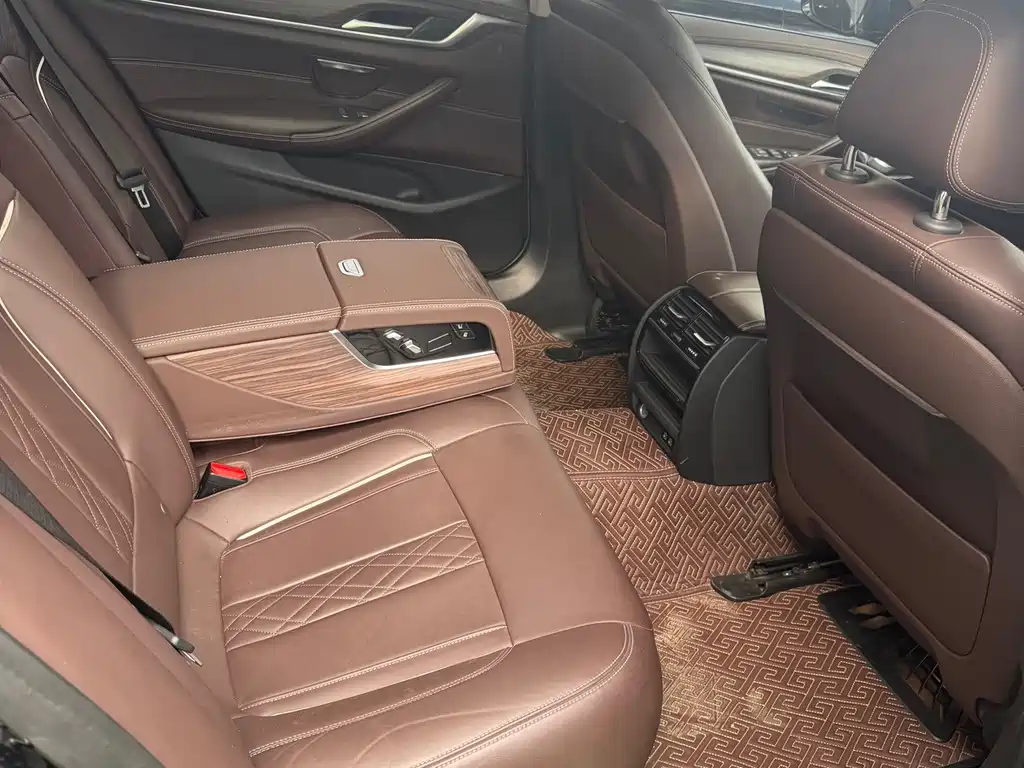 BMW 5 Series — фото 16