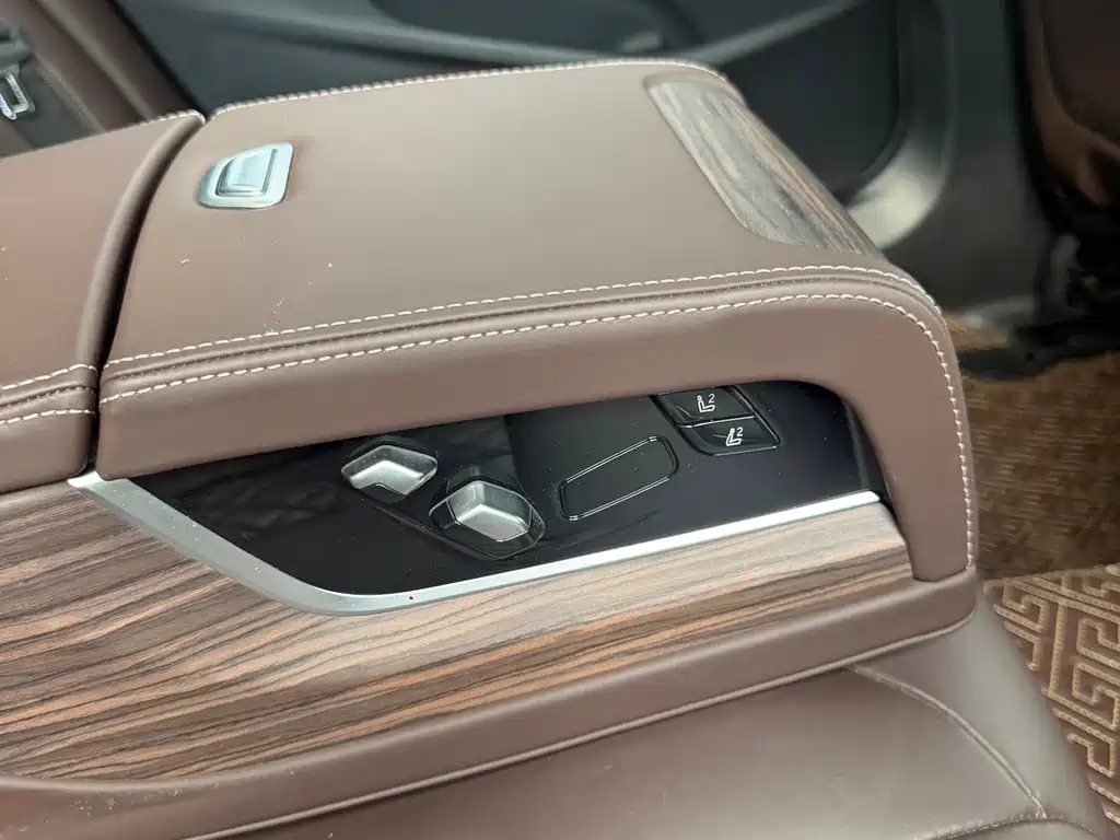 BMW 5 Series — фото 17