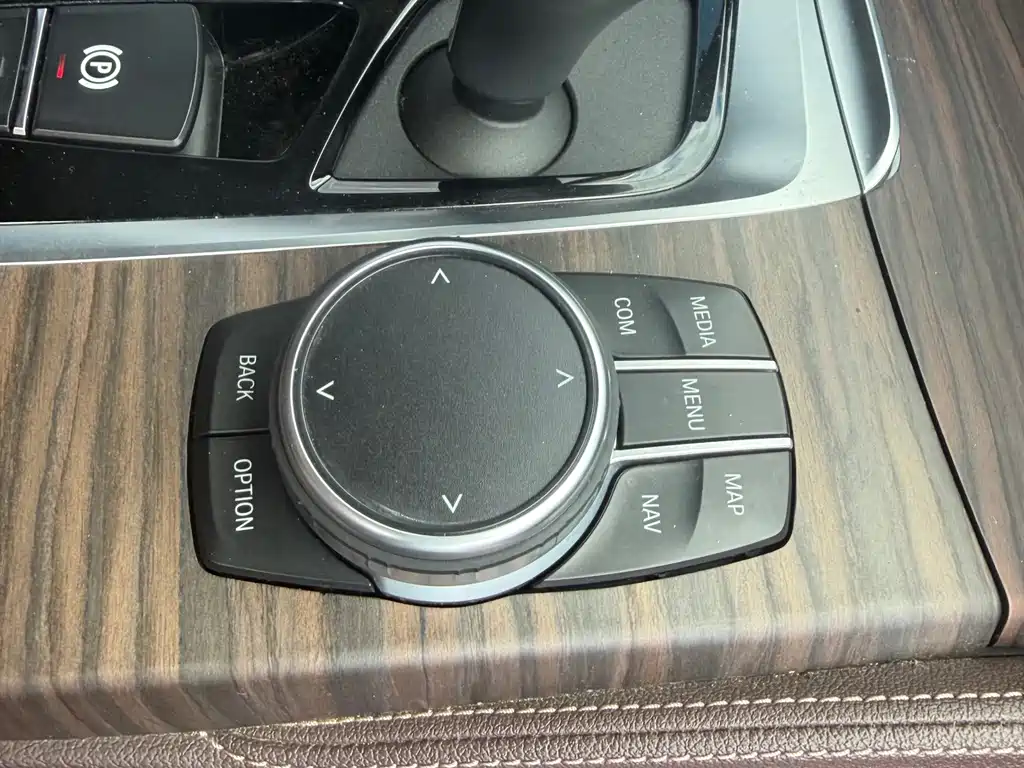 BMW 5 Series — фото 24