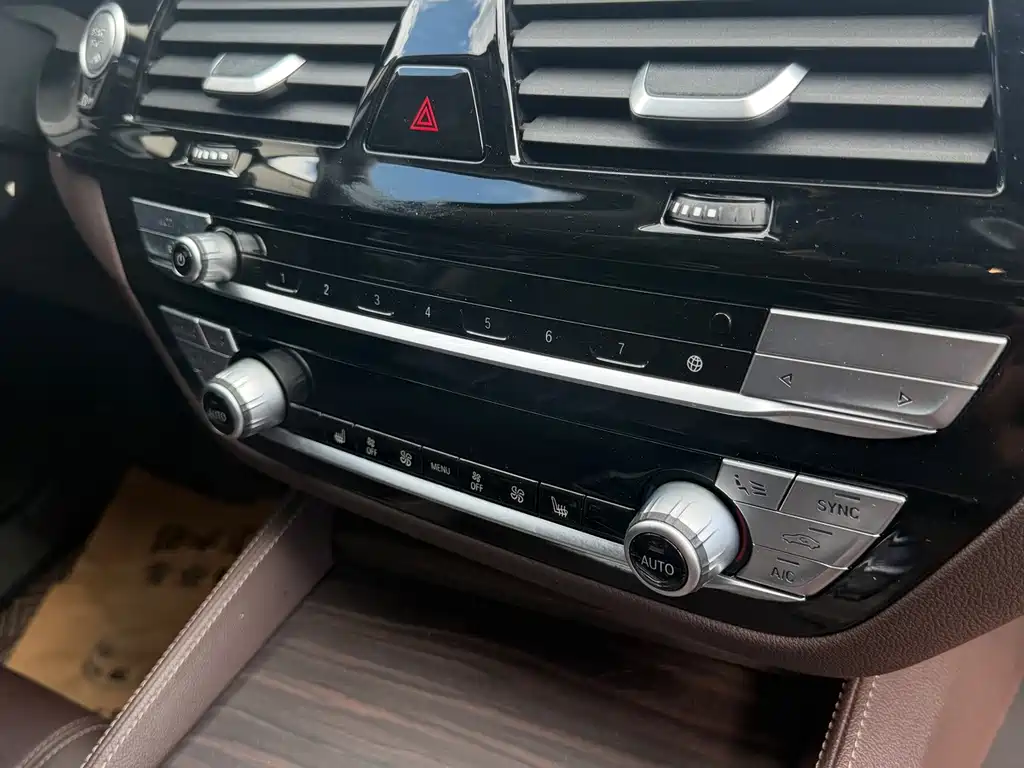 BMW 5 Series — фото 25