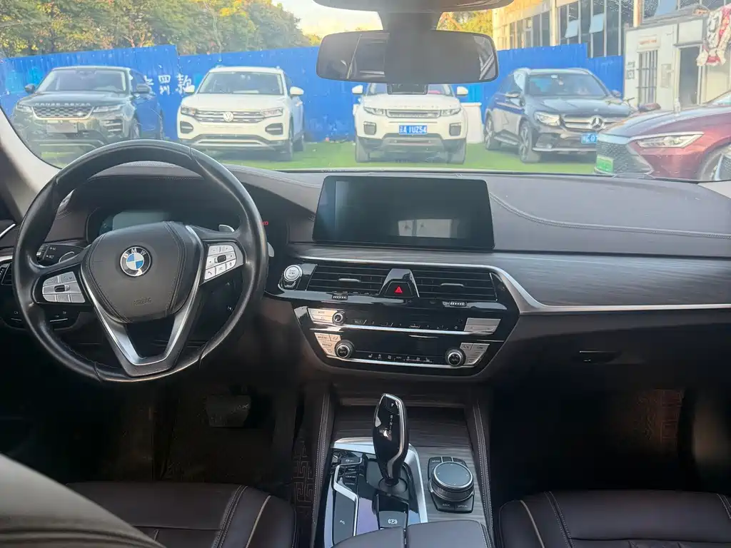 BMW 5 Series — фото 5