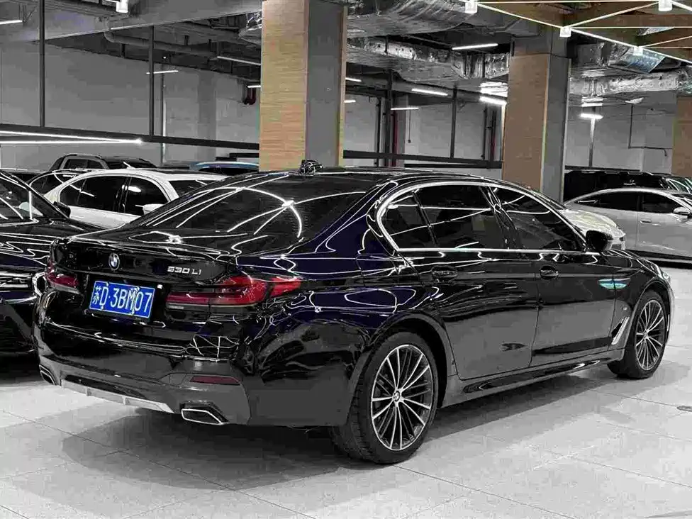BMW 5 Series — фото 4