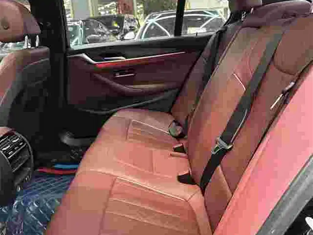 BMW 5 Series — фото 8
