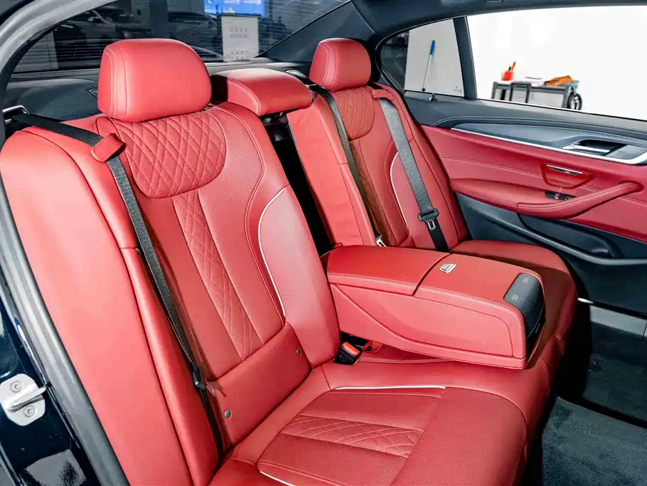 BMW 5 Series New Energy — фото 21