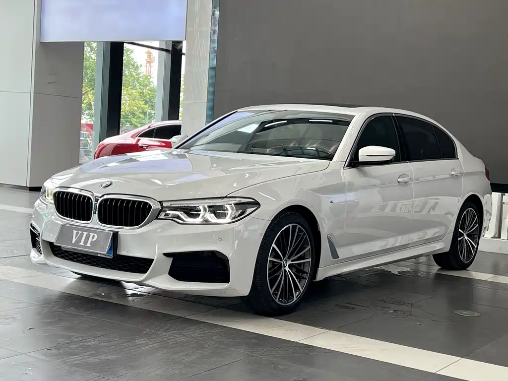 BMW 5 Series — фото 1