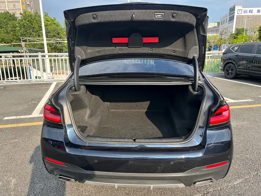 BMW 5 Series — фото 11