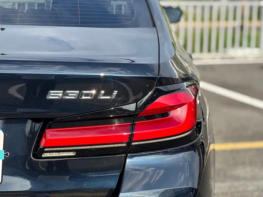 BMW 5 Series — фото 13