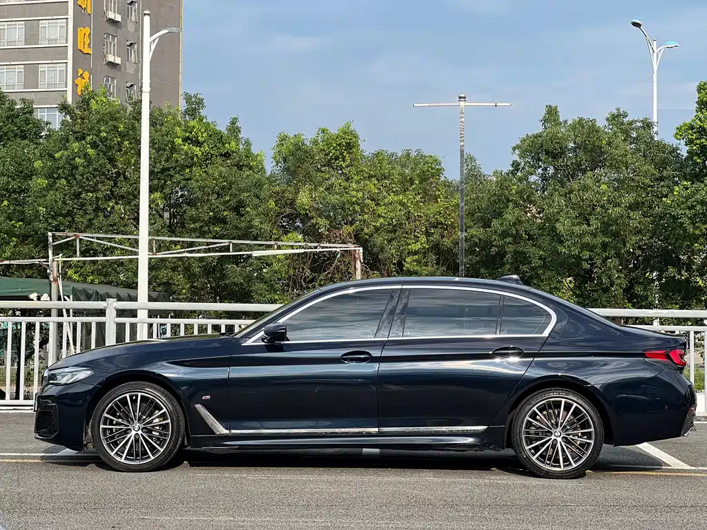BMW 5 Series — фото 4