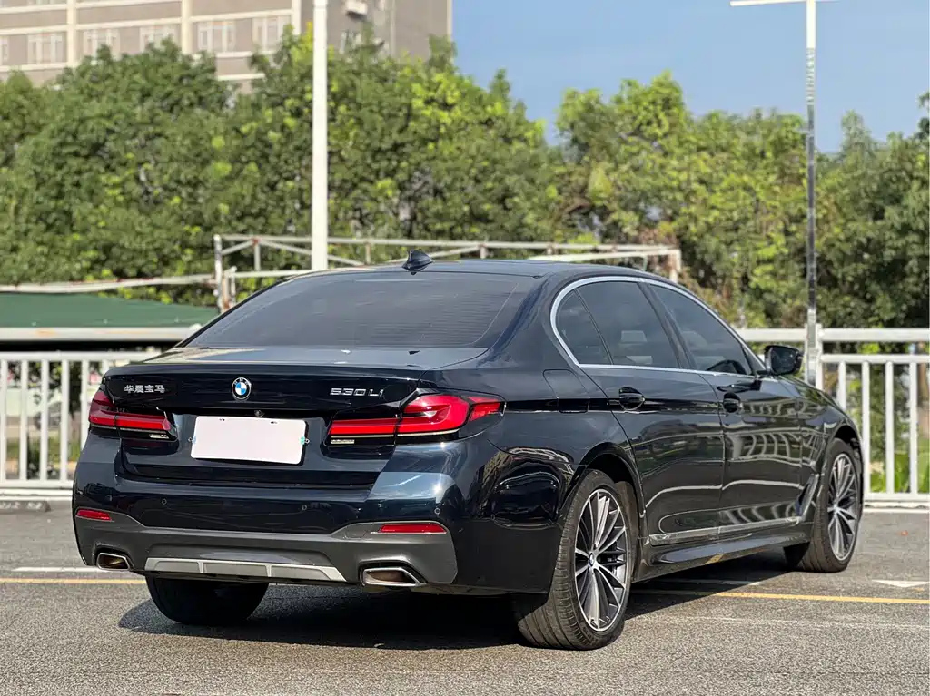 BMW 5 Series — фото 10